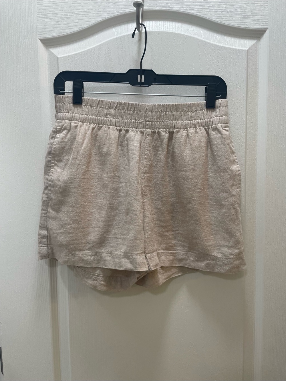 Old Navy Women's Elastic Linen-Blend Shorts in Light Tan